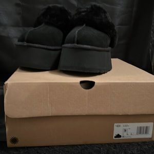 UGG Funkette size 9 new in box